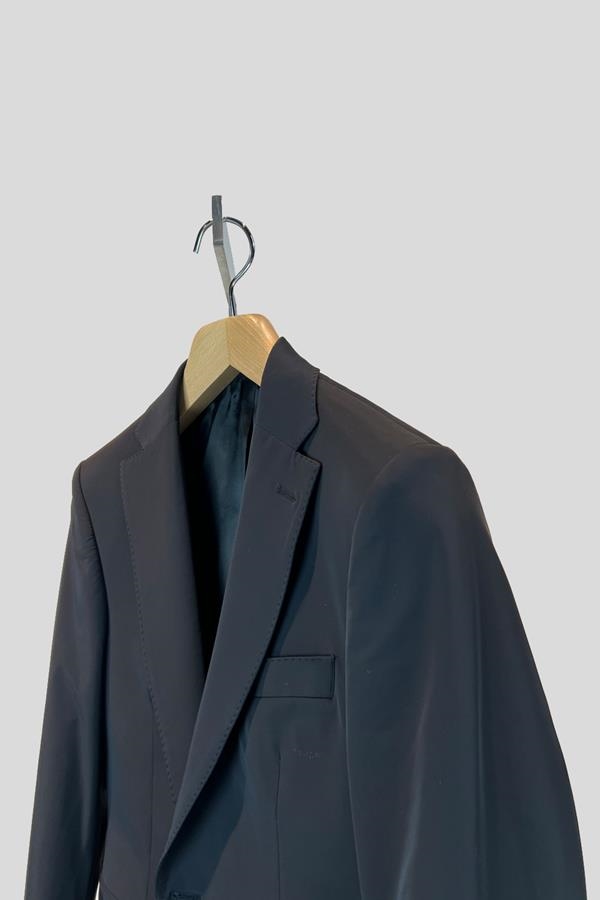 Antonio miró ropa online