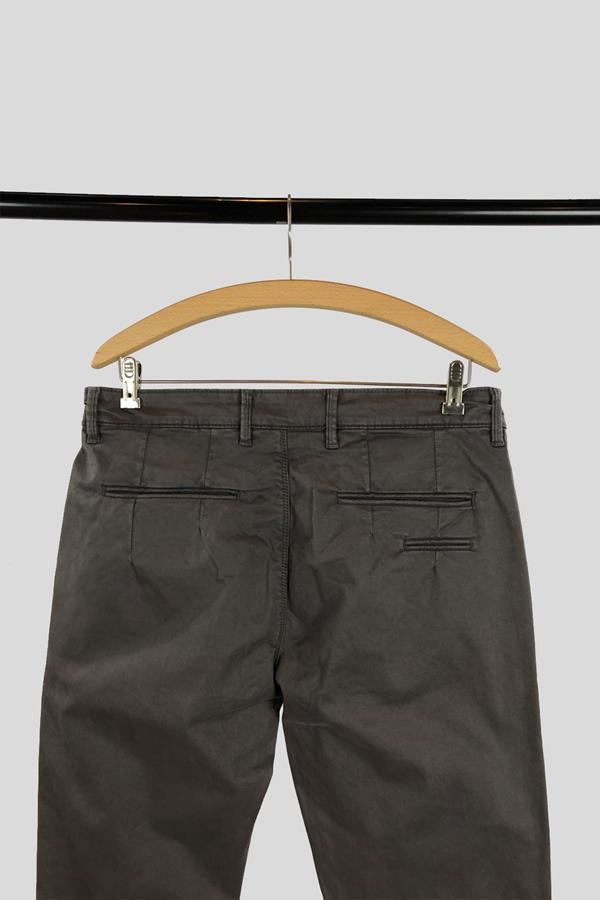 Pantalón chino algodón plomo | ANTONIO MIRO